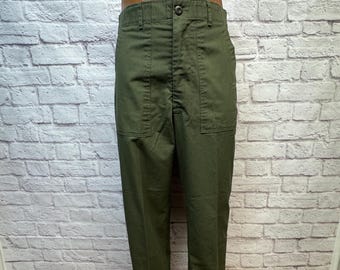 OG-507 size 33x28 U.S. Army fatigue utility field combat men's pants poly/cotton.
