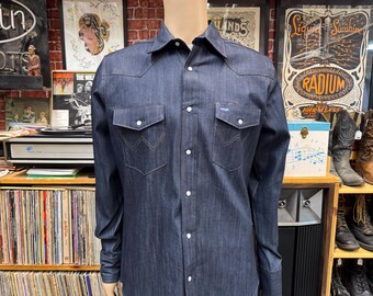 Wrangler denim western rancher long sleeve shirt size Medium.
