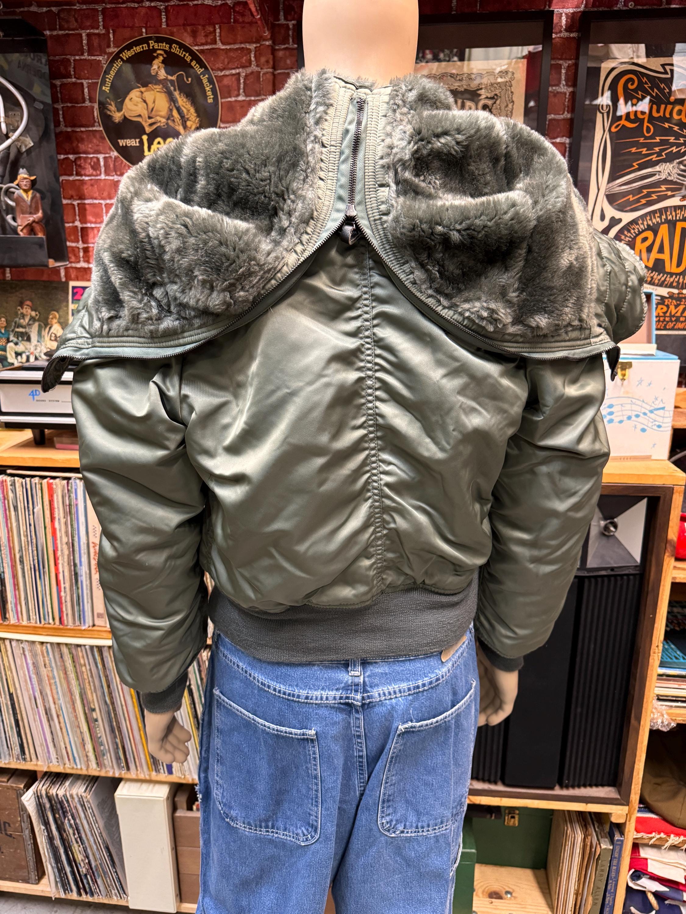 80's Parka Type N-2B Attached Hood Extreme Cold Weather 80's Parka Type N-2B Attached Hood Extreme Cold Weather