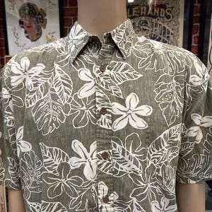 Cooke Street Honolulu Hawaiian men&#39;s button down shirt floral print size XL.