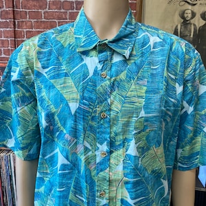 Cooke Street Honolulu Hawaiian men&#39;s button down shirt floral print size XL.