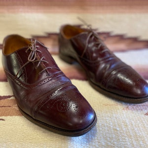 Loake Bros. Shoemaker Oxfords brogues shoes burgundy lace up leather UK size 8 1/2 EE made in England. image 3