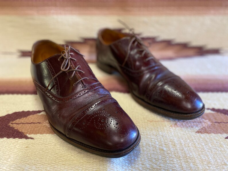 Loake Bros. Shoemaker Oxfords brogues shoes burgundy lace up leather UK size 8 1/2 EE made in England. image 3