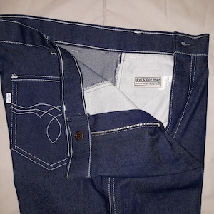 Deadstock 36x30 Levi&#39;s for men dark blue denim jeans white tag.