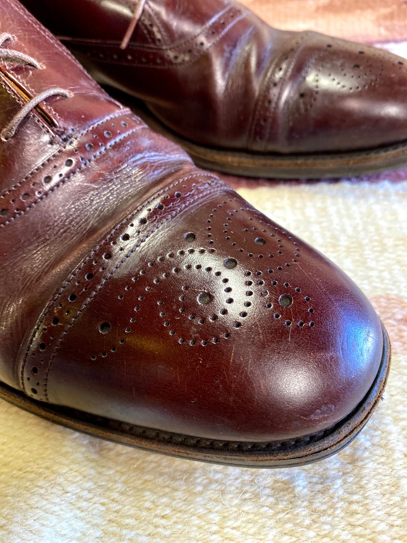 Loake Bros. Shoemaker Oxfords brogues shoes burgundy lace up leather UK size 8 1/2 EE made in England. image 5