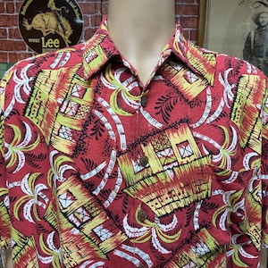 Kahala Hawaiian men&#39;s shirt short sleeve size large 100% rayon.