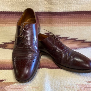 Loake Bros. Shoemaker Oxfords brogues shoes burgundy lace up leather UK size 8 1/2 EE made in England. image 2