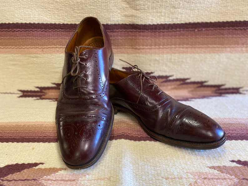 Loake Bros. Shoemaker Oxfords brogues shoes burgundy lace up leather UK size 8 1/2 EE made in England. image 2