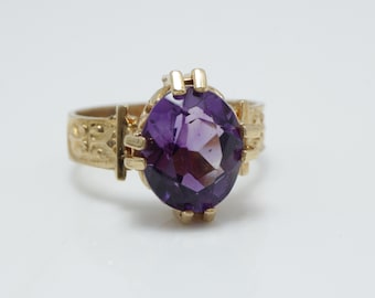 Vintage Amethyst Ring 14k Yellow Gold Cocktail Ring size 6