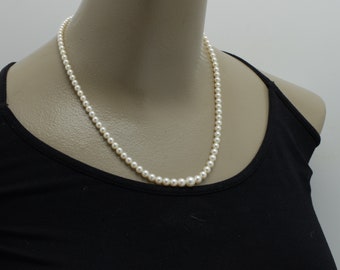 Mikimoto Pearl Necklace Sterling Silver 1950s Japan 17.75'' Graduated