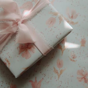 Carta da regalo con tulipani rosa, Confezione regalo, carta da regalo, Ordito regalo, Carta da regalo, carta regalo, carta da regalo floreale, fiori