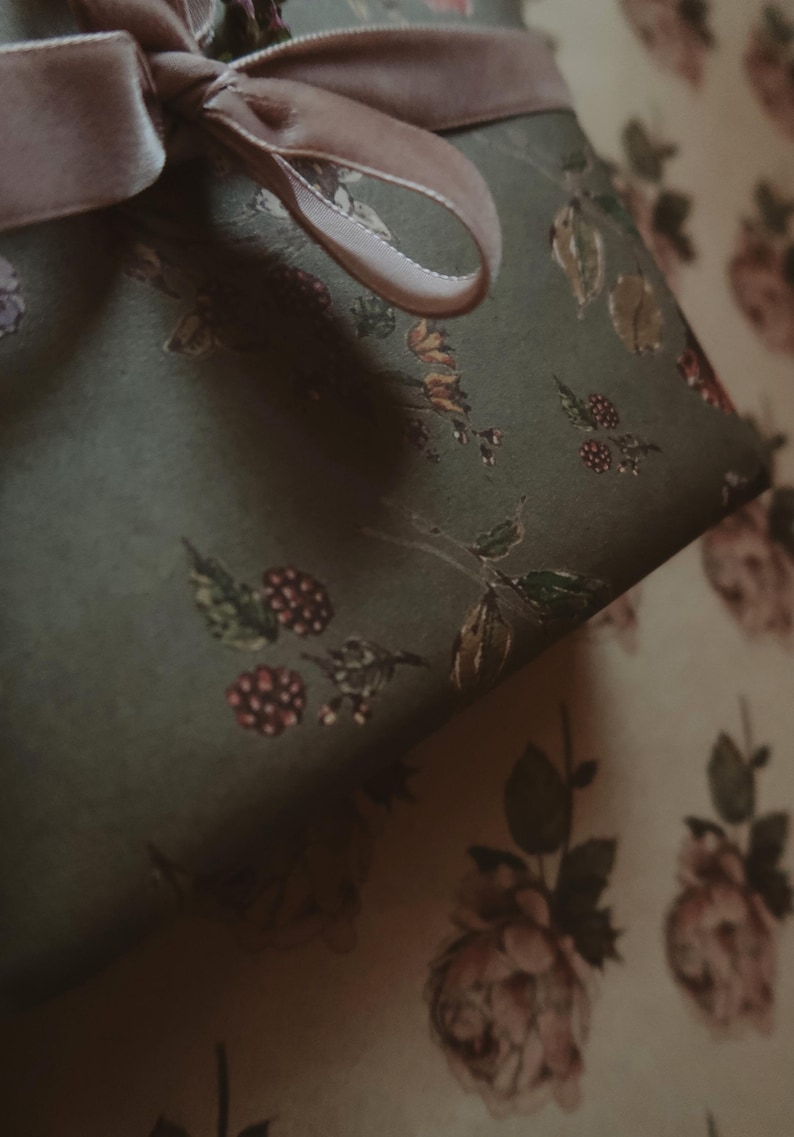 Flores sobre papel de regalo reciclado kraft gris oscuro, Papel de regalo, Papel de regalo, Papel de regalo reciclado, Papel de regalo, Papel de regalo floral imagen 8