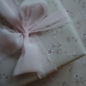 Carta da regalo con fiori bianchi, Confezione regalo, carta da regalo, Ordito regalo, Carta da regalo, carta regalo, carta da regalo floreale, fiori