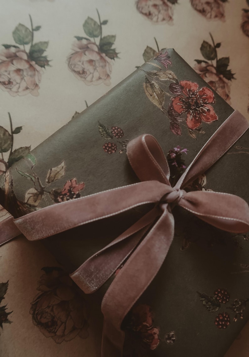 Flores sobre papel de regalo reciclado kraft gris oscuro, Papel de regalo, Papel de regalo, Papel de regalo reciclado, Papel de regalo, Papel de regalo floral imagen 9