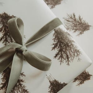 Carta da regalo natalizia, confezione regalo natalizia, confezione natalizia rustica, ordito regalo natalizio in bianco e nero, carta da regalo natalizia, pellicola grafica