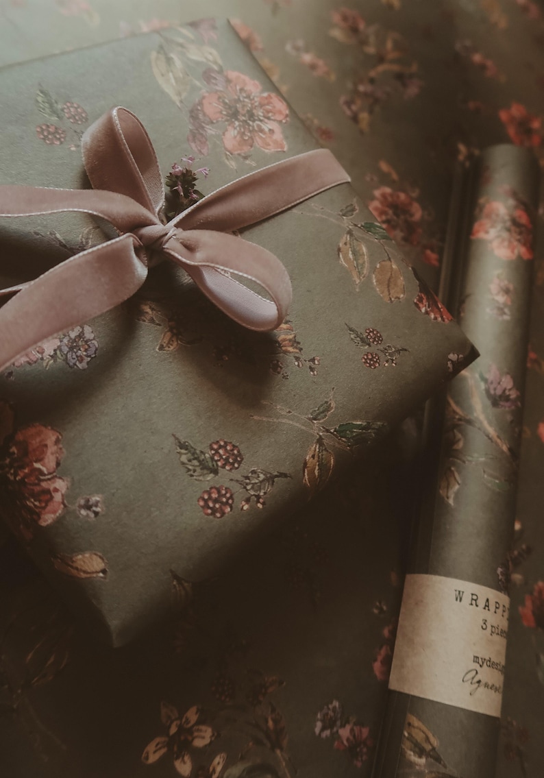 Flores sobre papel de regalo reciclado kraft gris oscuro, Papel de regalo, Papel de regalo, Papel de regalo reciclado, Papel de regalo, Papel de regalo floral imagen 4