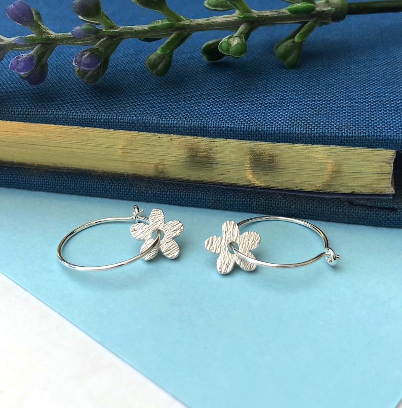 Sterling Silver Flower Hoop Earrings, Small Charm Higgies, Dainty Jewellery, Minimalist Jewelry, Gift For Mom, Birthday Gift Teenage Girl 画像 10
