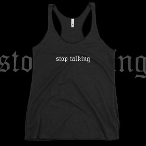 Nu Goth Damen Racerback Tank Top Shirt | Weiche Grunge Pastell Tumblr Ästhetische Gothic Schriftart Typografie Kleidung Sarkastisch | Hör auf zu reden