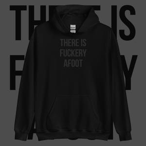 Sudadera negra estilo grunge suave, estilo gótico (Unisex S-5XL) / Se avecinan problemas