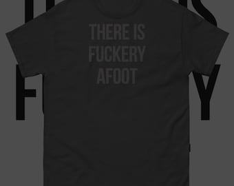 Camiseta negra Nu Goth, tipografía Soft Grunge (Unisex S-3XL) / Hay gato encerrado en el aire