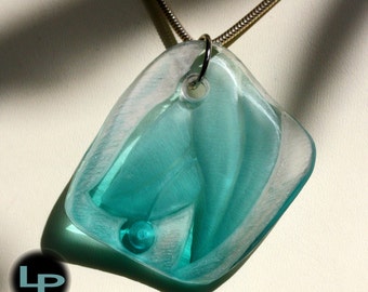 Beautiful crystal pendant, hand carved from English lead crystal, one only.