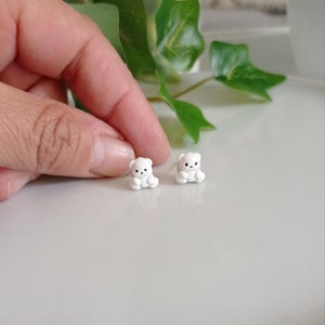 Tiny BEARS BOUCLES D&#39;OREILLES EN ARGILE polymère, mini clous d&#39;oreilles ours, clous d&#39;oreilles ours, boucles d&#39;oreilles nourriture, boucles d&#39;oreilles nourriture ours, jolie boucle d&#39;oreille, boucle d&#39;oreille unique
