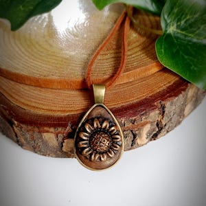 Sonnenblume Halskette aus Polymer Clay: Rustikaler Boho Anhänger