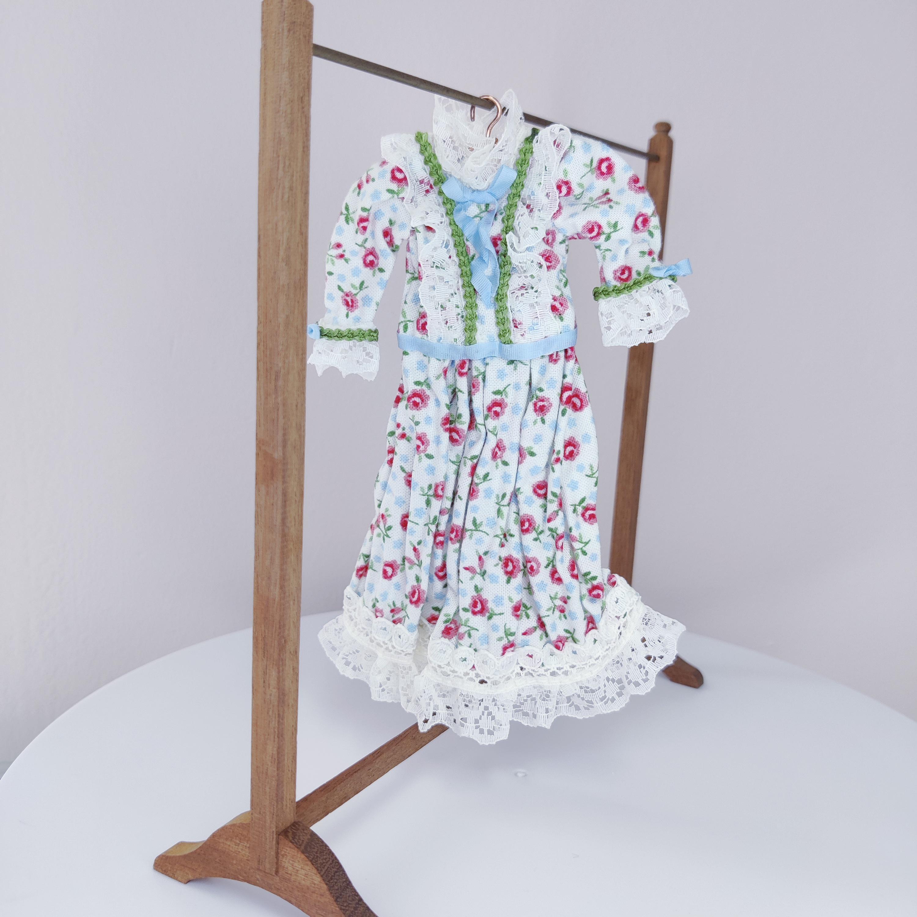 1:12 scale, dollhouse, miniature dress display, handmade miniatures