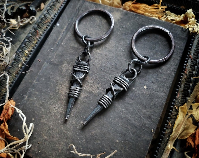 Witch Nail 10g Ear Hangers