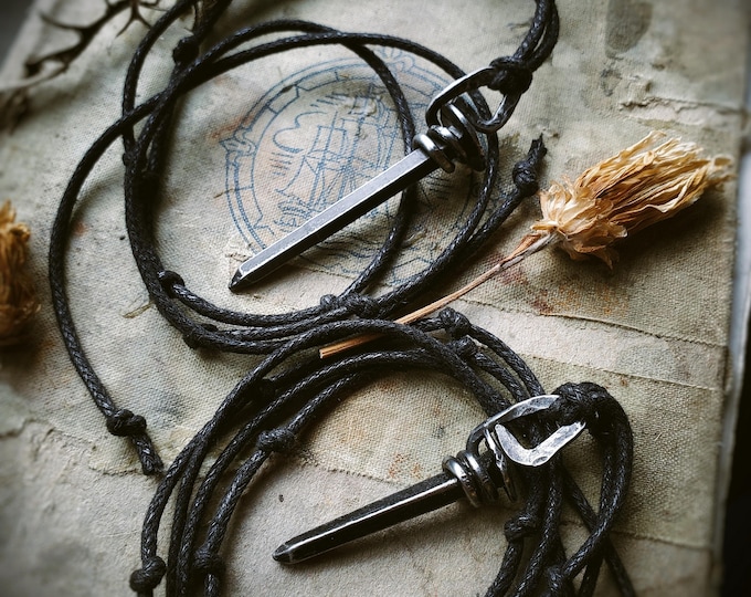 Witch Nail I Necklace