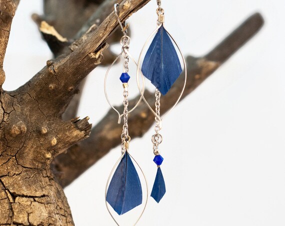 Pendant asymmetric earring - blue - feathers and chain - elegant, chic, light - Made in Quebec - handmade by Créations GEBO