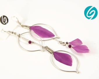 Long pendant asymmetric earring - purple feathers and chain - elegant, chic, light - Made in Quebec - handmade by Créations GEBO