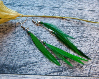 Pendant asymmetric earring long green feathers on inox chain