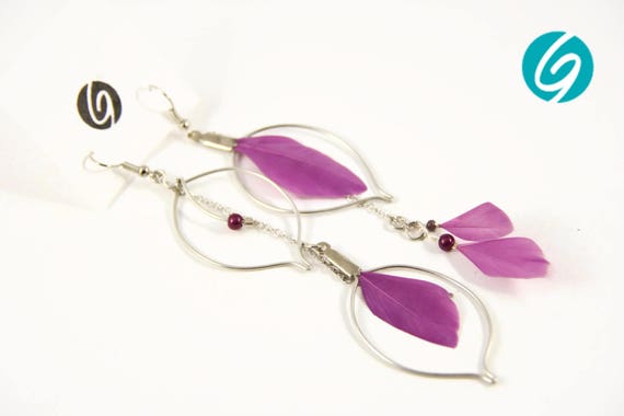 Long pendant asymmetric earring - purple feathers and chain - elegant, chic, light - Made in Quebec - handmade by Créations GEBO