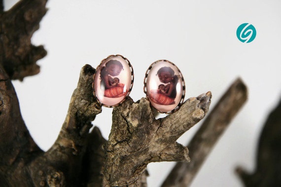 Pink mother and child stud earrings - cabochon 13 x 15 mm - original drawing Karine Jetté - Made in Quebec - handmade by Créations GEBO