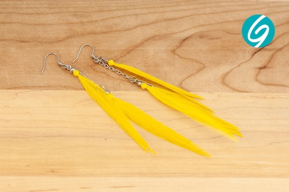 Pendant asymmetric earring - long yellow feathers on inox chain - elegant, chic, light - Made in Quebec - handmade by Créations GEBO