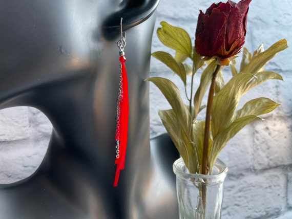 Pendant asymmetric earring long red feathers on inox chain