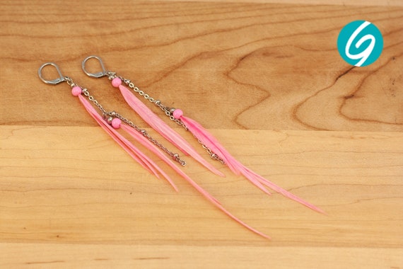 Pendant asymmetric earring - long pink feathers on inox chain - elegant, chic, light - Made in Quebec - handmade by Créations GEBO