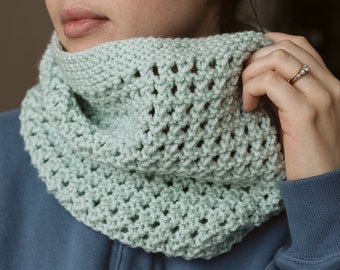 Simple Openwork Lace Eyelet Rows Cowl // Easy Neckwarmer Knitting Pattern for Beginners // Quick Knit Project with Video Tutorial // PDF