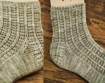 Easy Sock Knitting Pattern with Slip Stitch Detail // Sea Oats // Simple, Cheap Hand Knit Socks // Women & Men Ankle Boot Socks // Cozy Warm