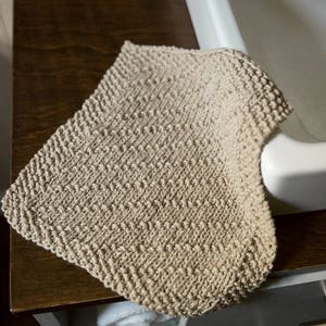 Beginner Friendly Washcloth Knitting Pattern // Easy Knit Kitchen Dishcloth // Reusable Eco Friendly Napkins // Sustainable Cotton Knitting image 9