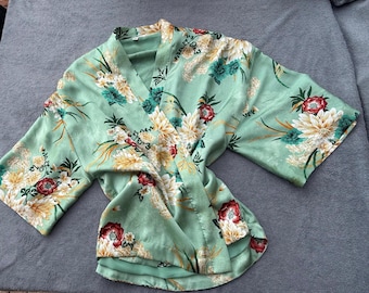 Violet & Claire  mint green floral Kimono jacket blouse / bed jacket. Size M
