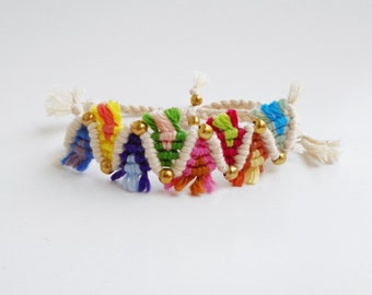 Woven zig zag bracelet Cotton yarn rainbow Boho chic bracelet Patchwork style Rag rug bracelet Gold beads Birthday gift Friendship bracelet