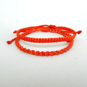 Pulsera de macramé naranja calabaza: brazalete ajustable, estilo bohemio chic, cordón encerado tejido, regalo para ella