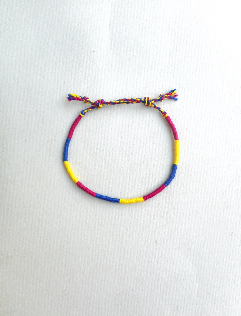 Tricolor bracelet Very thin rope friendship bracelet Cotton perle thread Surfer aesthetic Colorful Summer Beach jewelry Wrist wrap bracelet