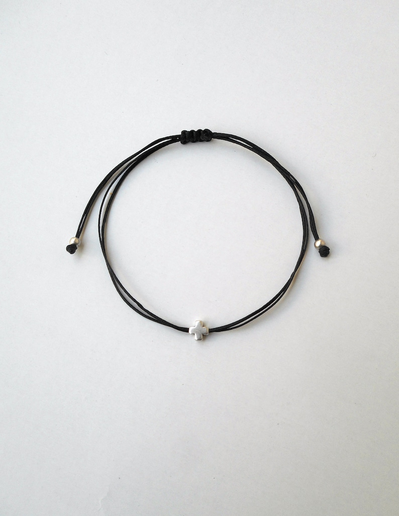 Twee Duitse Legermilitairen Met Een Rood Kruisarmband Redactionele Stock Afbeelding - Image of