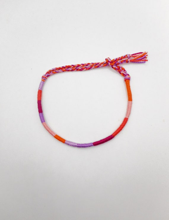 TMZELOA 10 braccialetti colorati dell'amicizia per bambini, fatti a mano, in tessuto, set di braccialetti intrecciati, regolabili, intrecciati, idea regalo per ragazze e ragazzi e donne