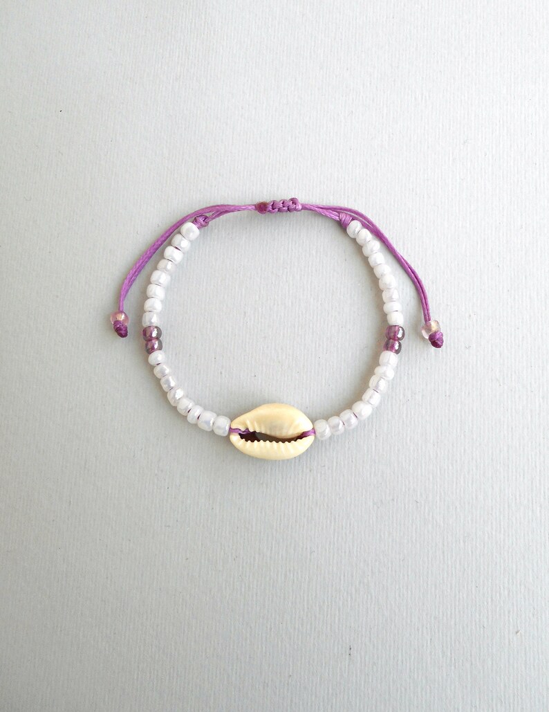 Beach wedding gift Cowry seashell charm Cowrie bracelet Bridesmaid gift Cowrie shell bracelet Surfer girl gift Pastel beads bracelet