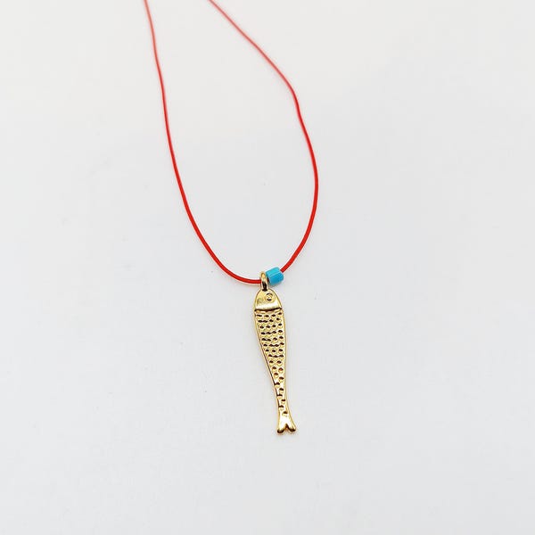 Collier Sardine Dorée : Fil Rouge, Perle Turquoise, Porte-Bonheur, Collier La Pesca