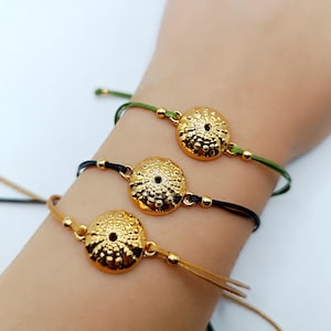 Bracciale con riccio di mare placcato oro 24k: gioielli da spiaggia boho